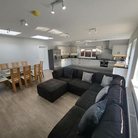 High Spec Large 6 Bedroom House! キングストン・アポン・テムズ エクステリア 写真
