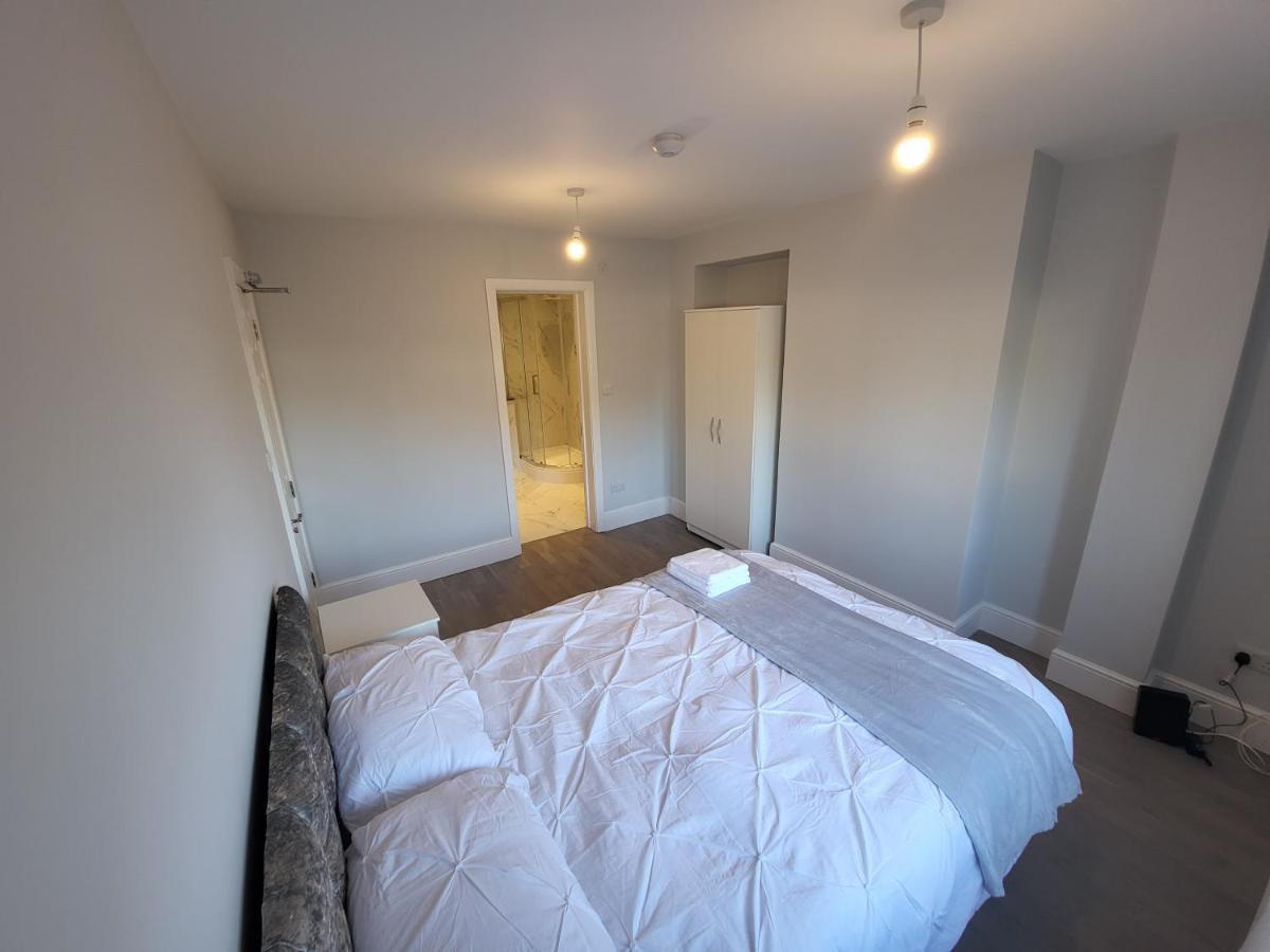 High Spec Large 6 Bedroom House! キングストン・アポン・テムズ エクステリア 写真