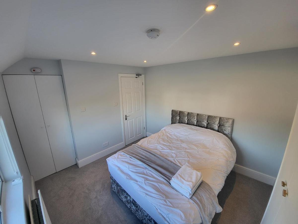 High Spec Large 6 Bedroom House! キングストン・アポン・テムズ エクステリア 写真