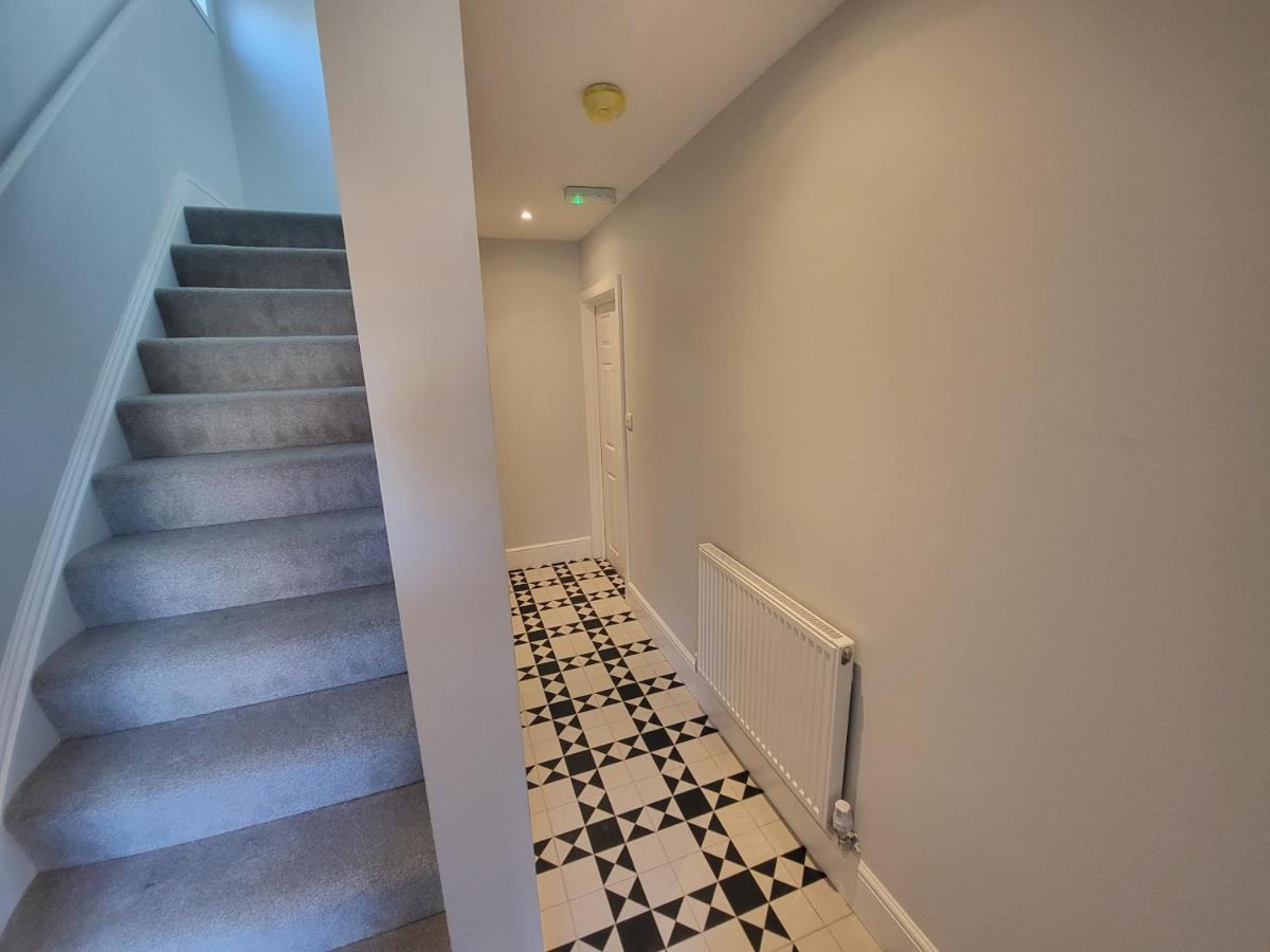 High Spec Large 6 Bedroom House! キングストン・アポン・テムズ エクステリア 写真