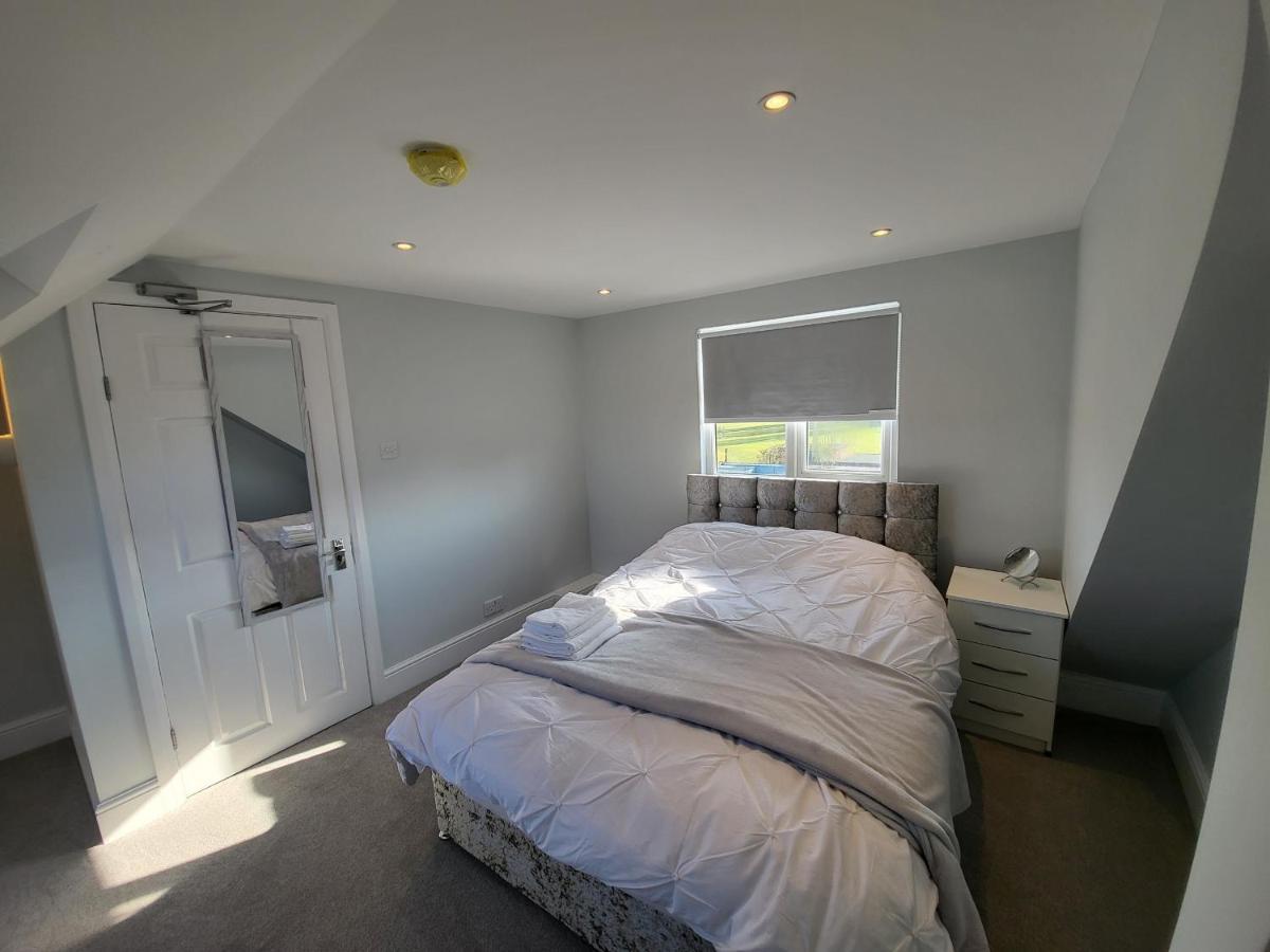 High Spec Large 6 Bedroom House! キングストン・アポン・テムズ エクステリア 写真
