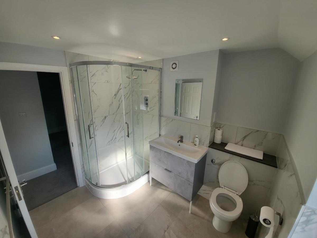 High Spec Large 6 Bedroom House! キングストン・アポン・テムズ エクステリア 写真